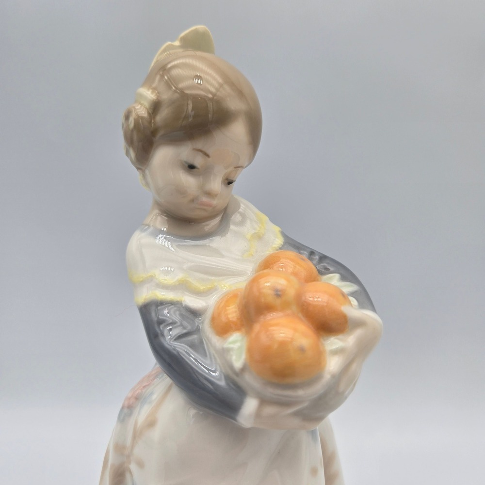 Lladro Valencia Girl with Oranges Figurine 4841 Pastel Glossy 7" Mother's Day